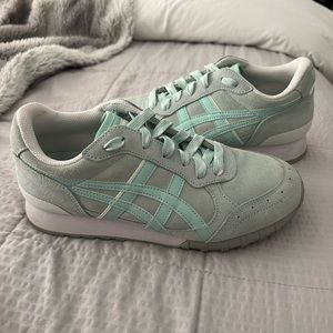 Vintage Asics women’s shoes